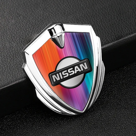 Nissan Emblem Abzeichen Silbertonfarbe Mehrfarbig Fundament mit Dunkles Logo