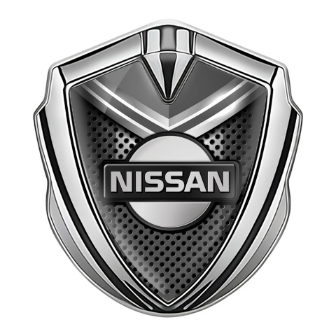 Nissan Emblem Auto Zeichen Silbertonfarbe Metall Mesh mit Grau Fragmente