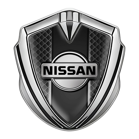 Nissan Emblem Aufkleber Autozubehor Silbertonfarbe Dunkles Mesh Mit Grau Logo