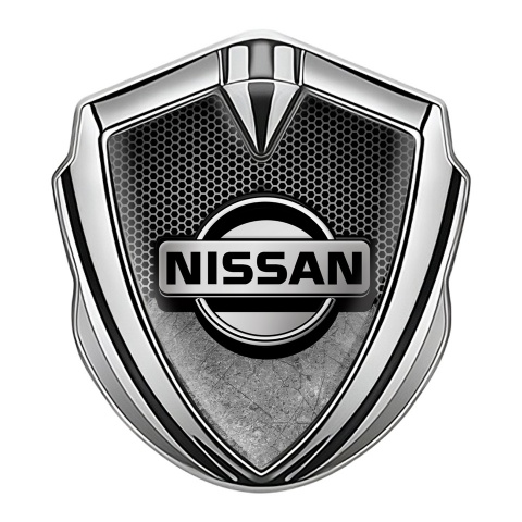 Nissan Emblem Abzeichen Silbertonfarbe mit Basis Doppelte Textur
