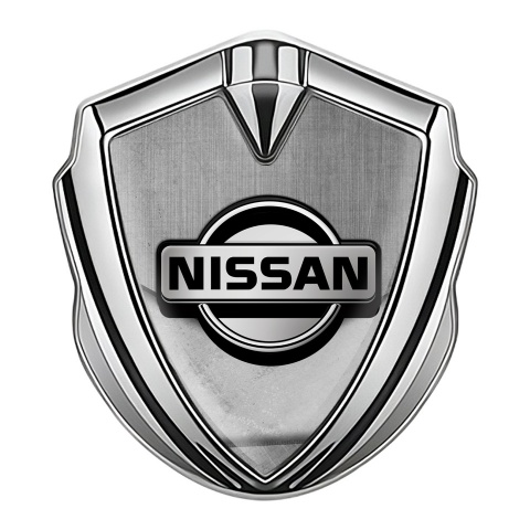 Nissan Abzeichen selbstklebend Silbertonfarbe Asphalt Effekt basis
