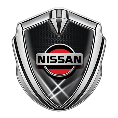 Nissan Seitenflugel Emblem Aufkleber Silbertonfarbe Dunkles Basis mit Weiss Lichter und Rote Logo Stil