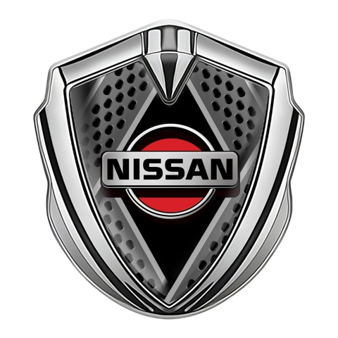 Nissan Abzeichen selbstklebend Silbertonfarbe Schabereffekt Basis mit Grau Rote Logo
