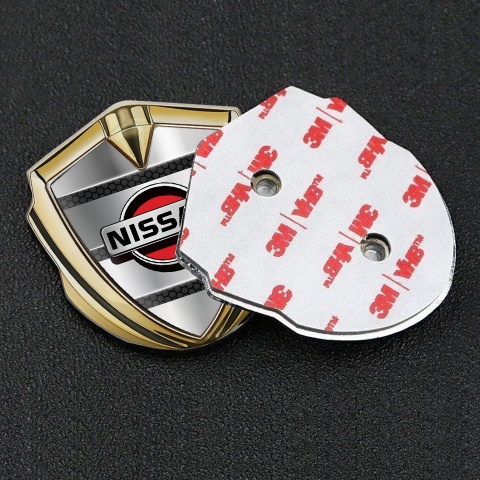 Nissan Emblem Auto Zeichen Goldtonfarbe mit Metalllamellen Design