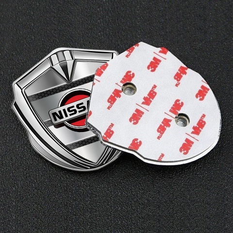 Nissan Emblem Auto Zeichen Silbertonfarbe mit Metalllamellen Design