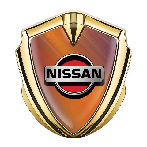 Nissan Emblem Aufkleber Autozubehor Goldtonfarbe Orange Hintergrund mit Rote Logo Motiv