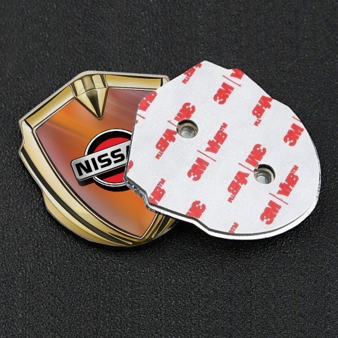 Nissan Emblem Aufkleber Autozubehor Goldtonfarbe Orange Hintergrund mit Rote Logo Motiv
