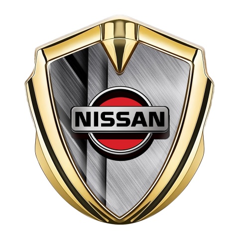 Nissan Emblem Logo Schriftzug Aufkleber Goldtonfarbe Metall Elemente Basis mit Rote Logo Motiv