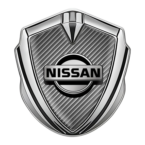 Nissan Emblem Abzeichen Silbertonfarbe Kohlenstoff Version