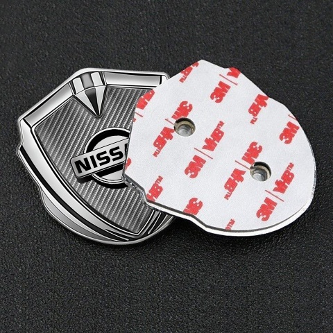 Nissan Emblem Abzeichen Silbertonfarbe Kohlenstoff Version