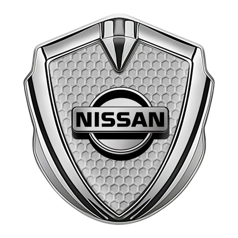Nissan Selbstklebendes Metallaufkleber Emblem Silbertonfarbe Wabeneffekt Basis