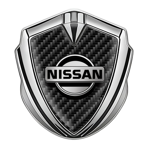 Nissan Emblem Abzeichen Silbertonfarbe Schwarz Carbon Design
