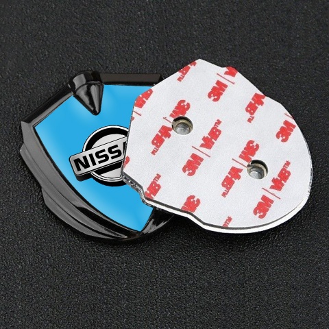 Nissan Emblem Abzeichen selbstklebend Graphit Tonfarbe Blau Fundament mit Grau logo Stil