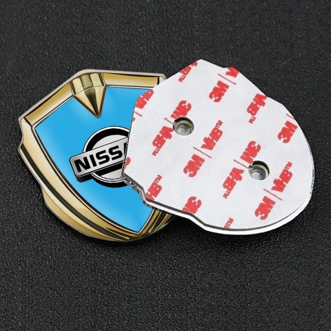 Nissan Emblem Abzeichen selbstklebend Goldtonfarbe Blau Fundament mit Grau logo Stil