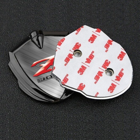 Nissan Z Emblem Logo Schriftzug Aufkleber Graphit Tonfarbe Metall Effekt Basis mit Rote Logo