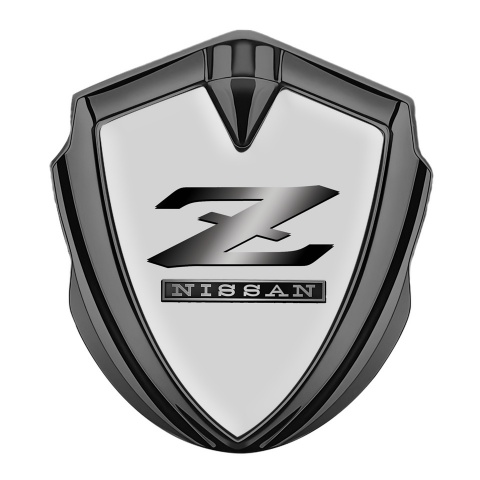 Nissan Seitenflugel Emblem Aufkleber Graphit Tonfarbe Grau Basis mit Metall Z Logo Stil
