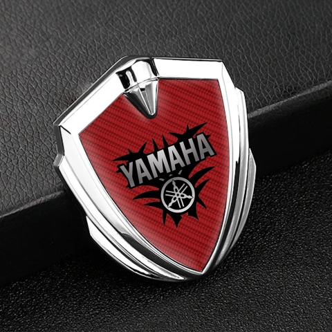 Yamaha Abzeichen selbstklebend Silbertonfarbe Rote Carbon Version