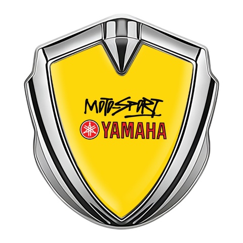 Yamaha Emblem Logo Schriftzug Aufkleber Silbertonfarbe Gelb Hintergrund mit Racing Logo Motiv
