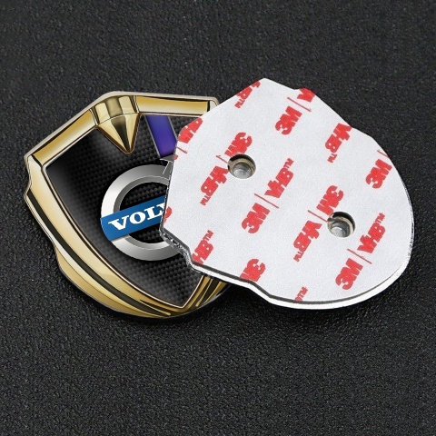 Volvo Abzeichen selbstklebend Goldtonfarbe Dunkel Carbon mit Lila Band Design