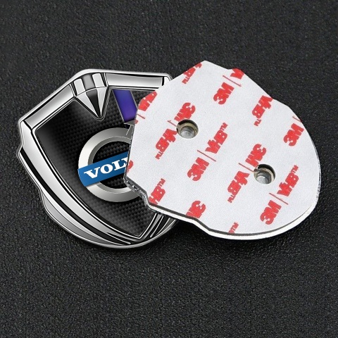 Volvo Abzeichen selbstklebend Silbertonfarbe Dunkel Carbon mit Lila Band Design