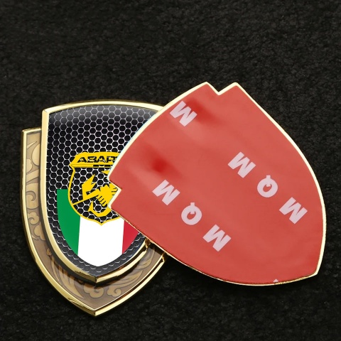 Fiat Abarth Emblem Aufkleber Autozubehor Goldtonfarbe Perforierter Stahl Basis mit Italienische Flagge Motiv