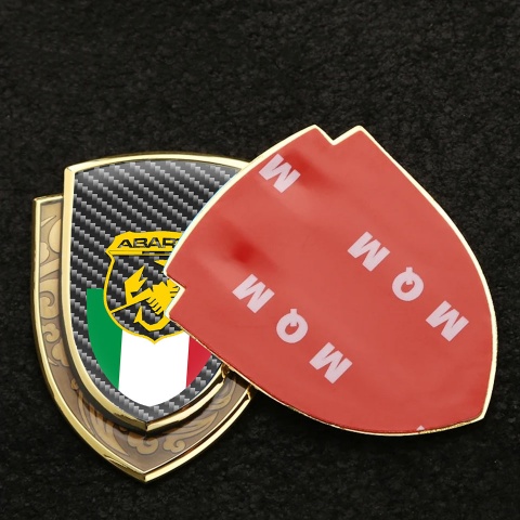 Fiat Abarth Seitenflugel Emblem Aufkleber Goldtonfarbe mit Kohlenstoff Basis Italienische Flagge motiv