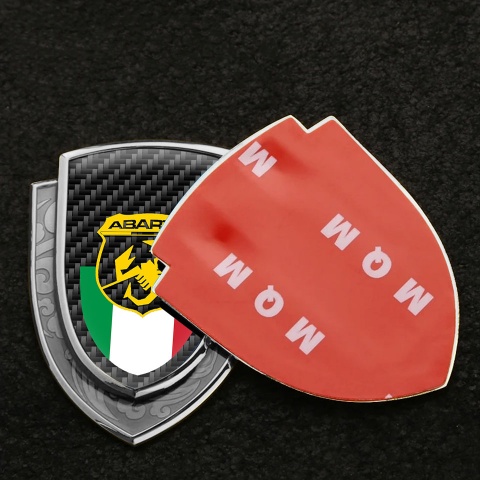 Fiat Abarth Selbstklebendes Metallaufkleber Emblem Silbertonfarbe Schwarz Carbon mit Italienische Flagge Logo