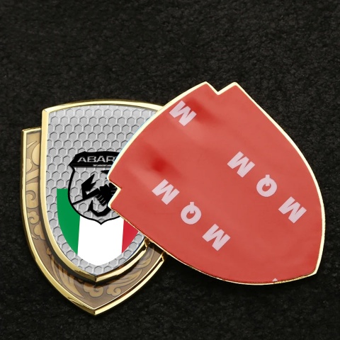 Fiat Abarth Abzeichen selbstklebend Goldtonfarbe Wabeneffekt Basis mit Schwarz Logo