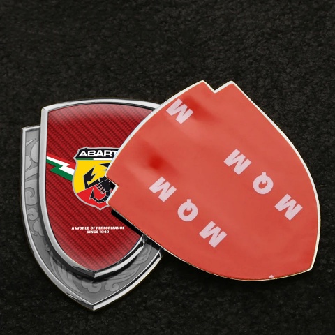 Fiat Abarth Selbstklebendes Metallaufkleber Emblem Silbertonfarbe Rote Carbon mit Blitz Logo