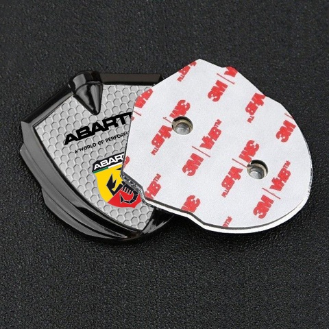 Fiat Abarth Seitenflugel Emblem Aufkleber Graphit Tonfarbe Bienenwabe Basis mit Schild Logo