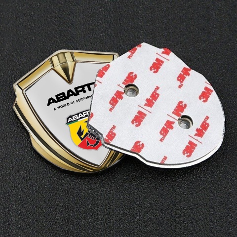 Fiat Abarth Emblem Abzeichen selbstklebend Goldtonfarbe Grau Hintergrund mit Schild Logo