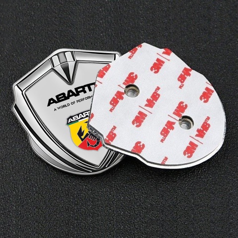 Fiat Abarth Emblem Abzeichen selbstklebend Silbertonfarbe Grau Hintergrund mit Schild Logo