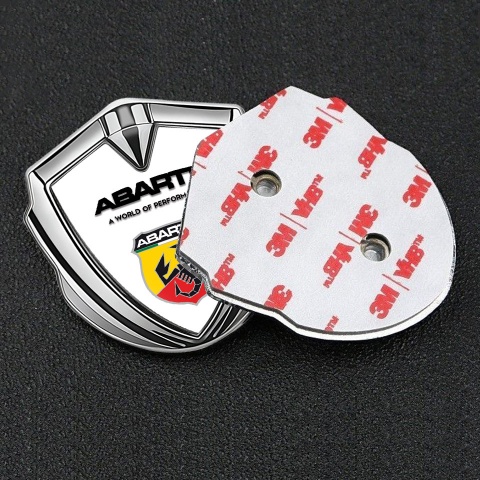 Fiat Abarth Seitenflugel Emblem Aufkleber Silbertonfarbe mit Weiss Basis Design