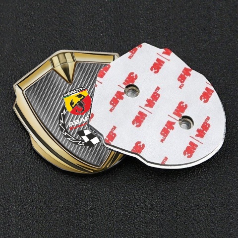Fiat Abarth Emblem Abzeichen selbstklebend Goldtonfarbe Kohlenstoff Hintergrund mit Racing Logo