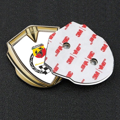 Fiat Abarth Selbstklebendes Metallaufkleber Emblem Goldtonfarbe Weiss basis mit Racing Logo motiv