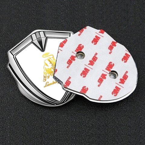 Lamborghini Abzeichen selbstklebend Silbertonfarbe mit Weiss Hintergrund und Gelb Logo Design