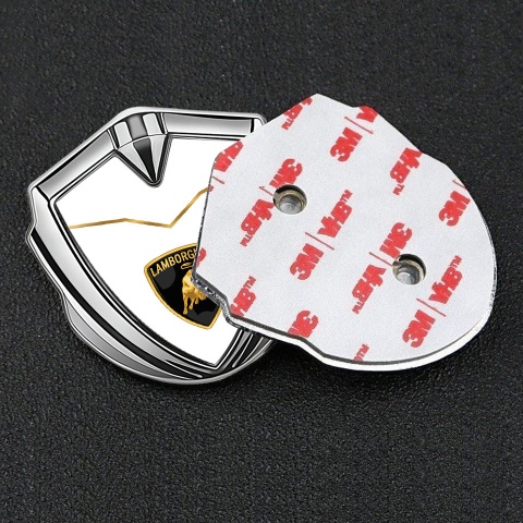 Lamborghini Abzeichen selbstklebend Silbertonfarbe mit Gold Weiss Basis und Logo Schild
