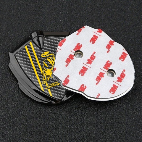 Lamborghini Emblem Abzeichen selbstklebend Graphit Tonfarbe mit Carbon Hintergrund und Gelb Logo