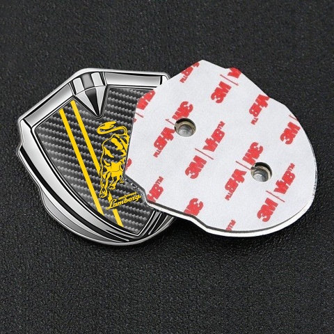 Lamborghini Emblem Abzeichen selbstklebend Silbertonfarbe mit Carbon Hintergrund und Gelb Logo