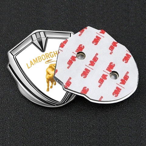 Lamborghini Emblem Abzeichen selbstklebend Silbertonfarbe Weiss Hintergrund und Gold Design Logo