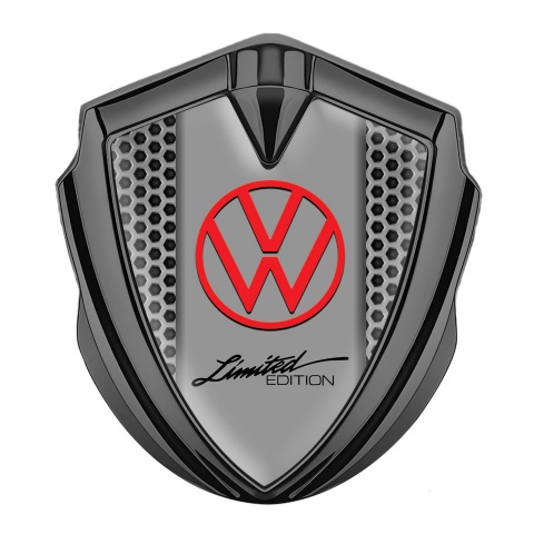 VW Selbstklebendes Metallaufkleber Emblem Graphit Tonfarbe mit Grauer Gittereffekt Hintergrund