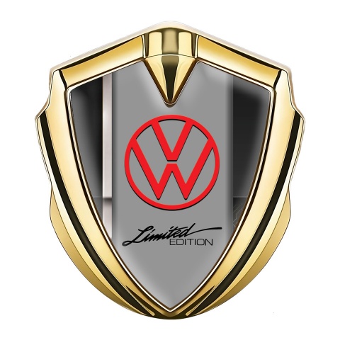 VW Emblem Logo Schriftzug Aufkleber mit Goldtonfarbe und Grau Sportstreifen auf der Basis