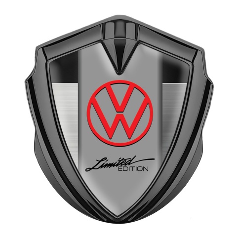 VW Seitenflugel Emblem Aufkleber mit Graphit Tonfarbe und Polierter Stahl Limited Edition Logo Design