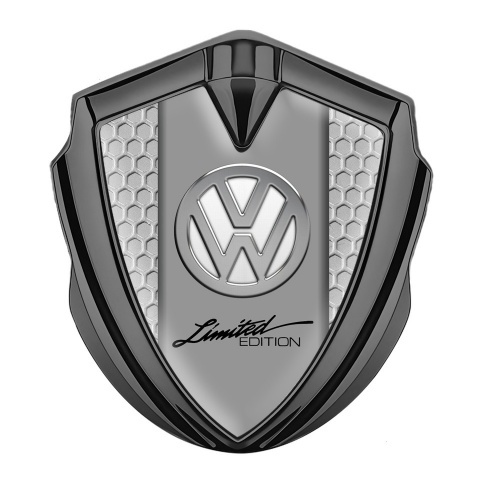 VW Emblem Auto Zeichen Graphit Tonfarbe mit Wabeneffekt und Chrom Logo Stil
