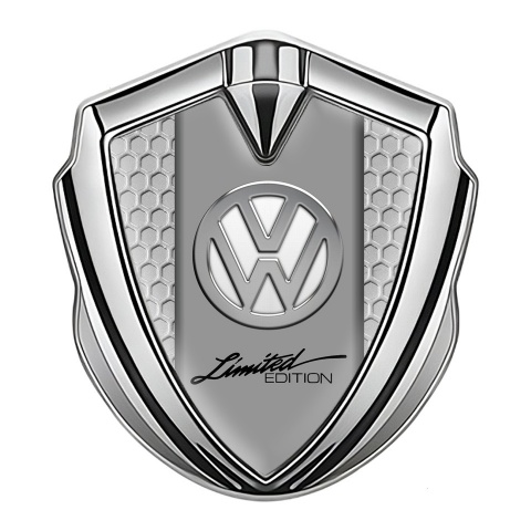 VW Emblem Auto Zeichen Silbertonfarbe mit Wabeneffekt und Chrom Logo Stil