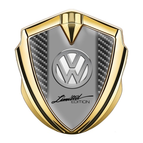 VW Emblem Logo Schriftzug Aufkleber Goldtonfarbe mit Dunkel Carbon und Chrom Logo Stil