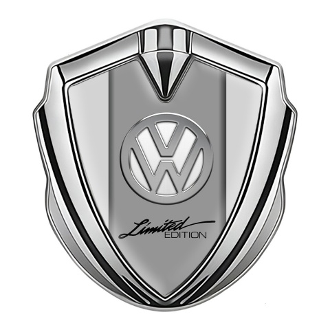 VW Seitenflugel Emblem Aufkleber Silbertonfarbe mit Grau chrom Basis und Limited Edition Logo