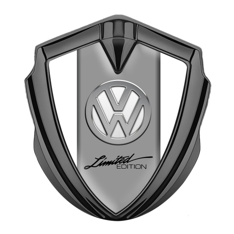 VW Selbstklebendes Metallaufkleber Emblem mit Graphit Tonfarbe Weiss Vorlage und Chrom Logo
