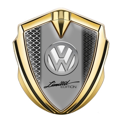 VW Emblem Abzeichen selbstklebend Goldtonfarbe mit Metallmuster und Chrom Logo