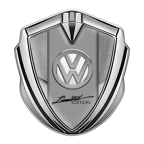 VW Emblem Logo Schriftzug Aufkleber mit Silbertonfarbe Steinplatten design Limited Edition logo
